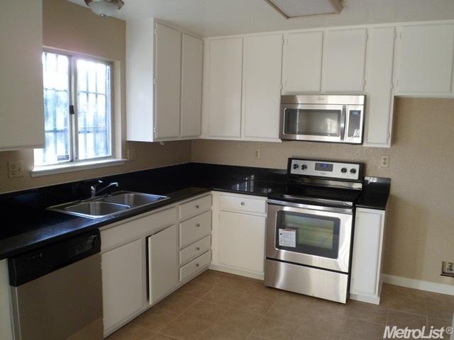 608 Stratton Ave, Modesto, CA 95351 photo 2