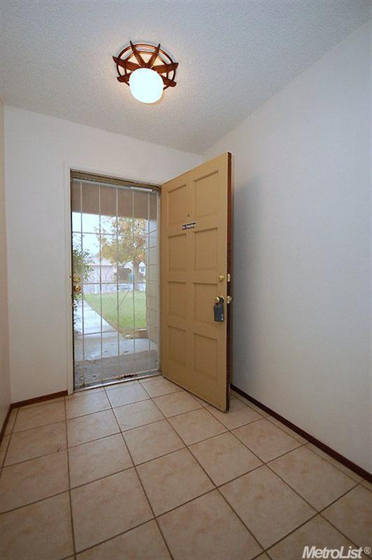 340 Clark St, Turlock, CA 95380 photo 2