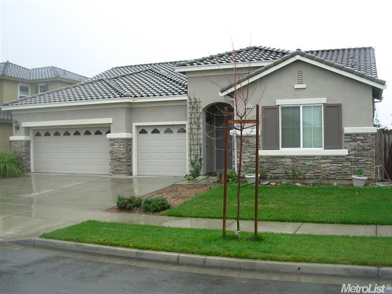 3880 Kiwi Dr, Ceres, CA 95307 photo 1