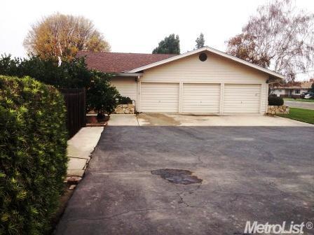 421 E Minnesota Ave, Turlock, CA 95382 photo 2