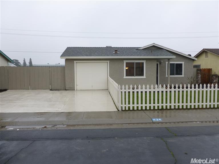 434 Aztec Ln, Lathrop, CA 95330 photo 2