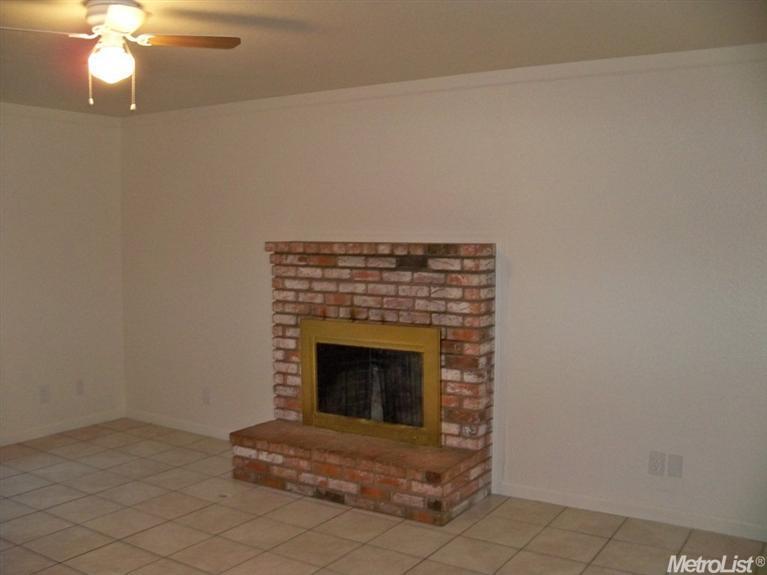 1296 Expedition St, Turlock, CA 95380 photo 4