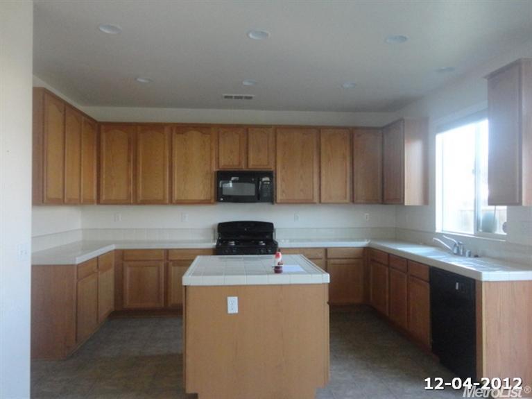 1219 Strawberry Dr, Merced, CA 95348 photo 2