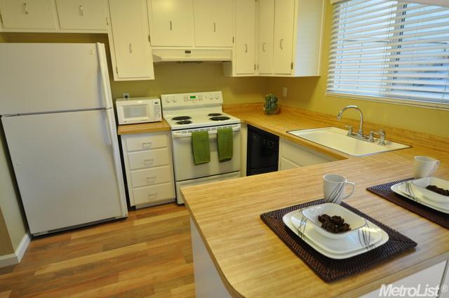 2001 Alta Loma St, Davis, CA 95616 photo 2
