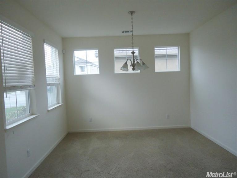 981 Athens Ct, Manteca, CA 95337 photo 2