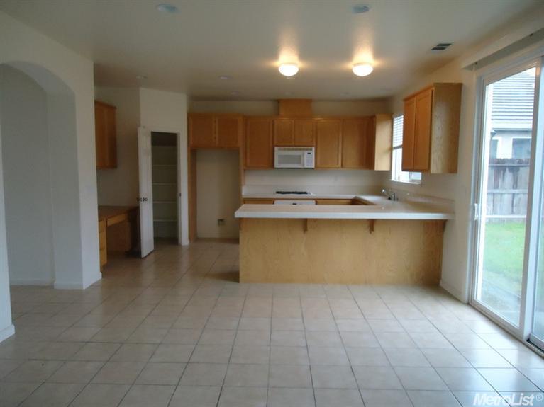 981 Athens Ct, Manteca, CA 95337 photo 5