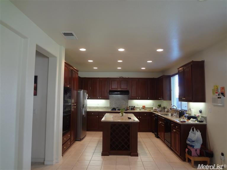 1320 Manley Dr, Tracy, CA 95377 photo 2