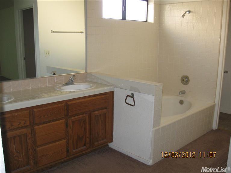1961 E Century Pl, Lodi, CA 95240 photo 8