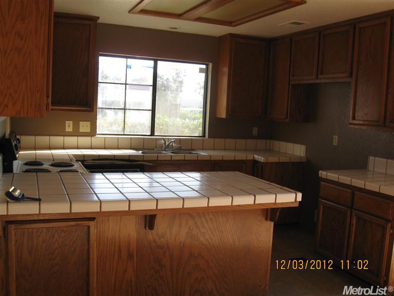 1961 E Century Pl, Lodi, CA 95240 photo 3