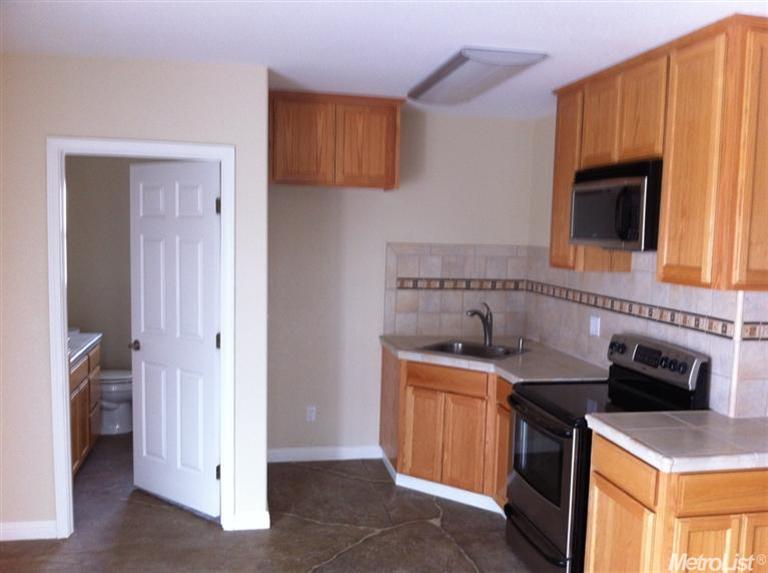 3348 E Redwood Rd, Ceres, CA 95307 photo 7