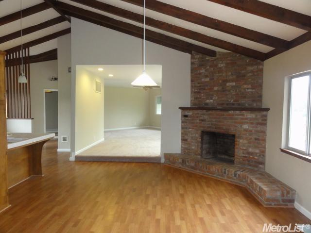 1374 N Tina Ave, Merced, CA 95341 photo 3