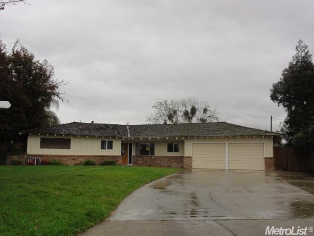 1374 N Tina Ave, Merced, CA 95341 photo 1