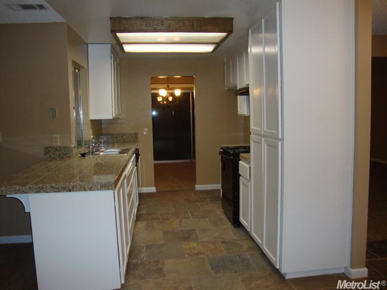1144 Silvertrail Ln, Manteca, CA 95336 photo 5