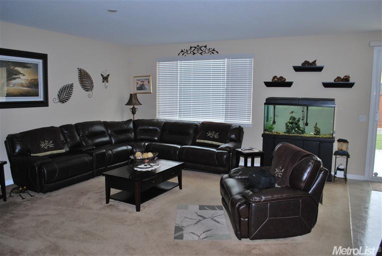 1371 Camilla St, Manteca, CA 95337 photo 4