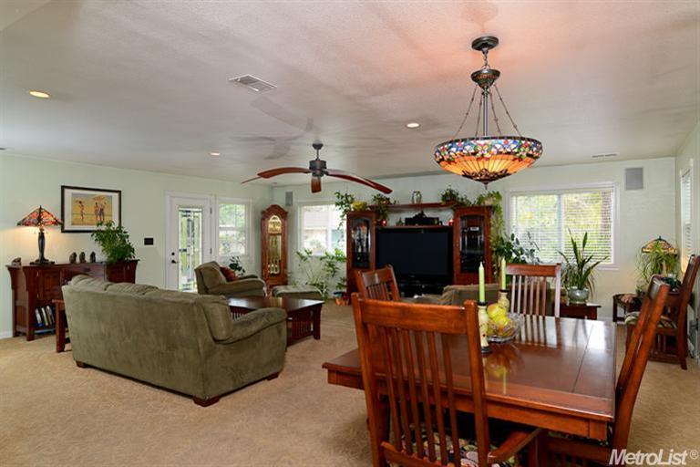 3135 Whitewood Dr, Carmichael, CA 95608 photo 2