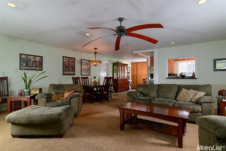 3135 Whitewood Dr, Carmichael, CA 95608 photo 4