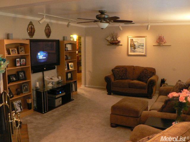 4625 Ravenwood Ave, Sacramento, CA 95821 photo 2