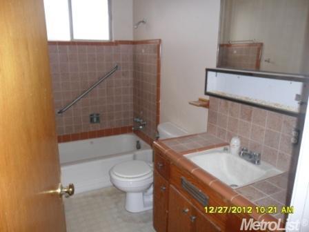 1813 Robert St, Lodi, CA 95242 photo 5