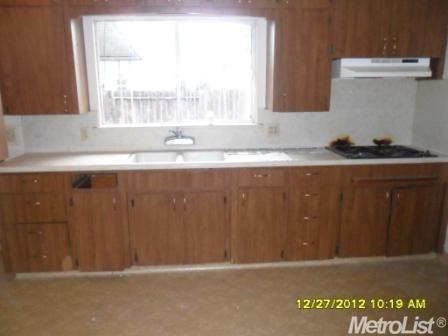 1813 Robert St, Lodi, CA 95242 photo 3