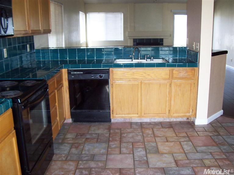 1403 Hunters Dr, Merced, CA 95340 photo 3