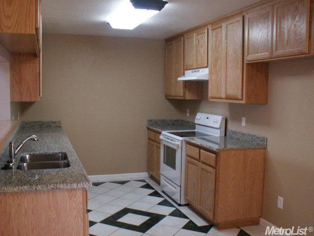 1425 W 4th St, Ripon, CA 95366 photo 6