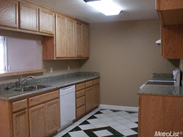 1425 W 4th St, Ripon, CA 95366 photo 7
