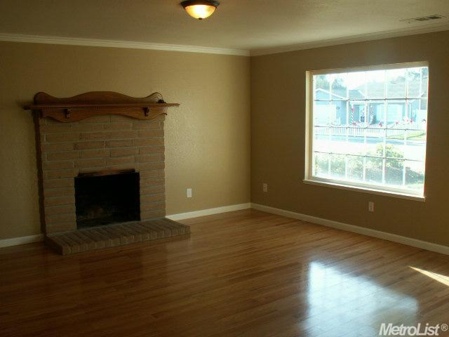 1425 W 4th St, Ripon, CA 95366 photo 4