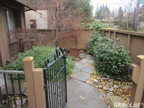 525 Oakbrook Dr, Modesto, CA 95354 photo 2