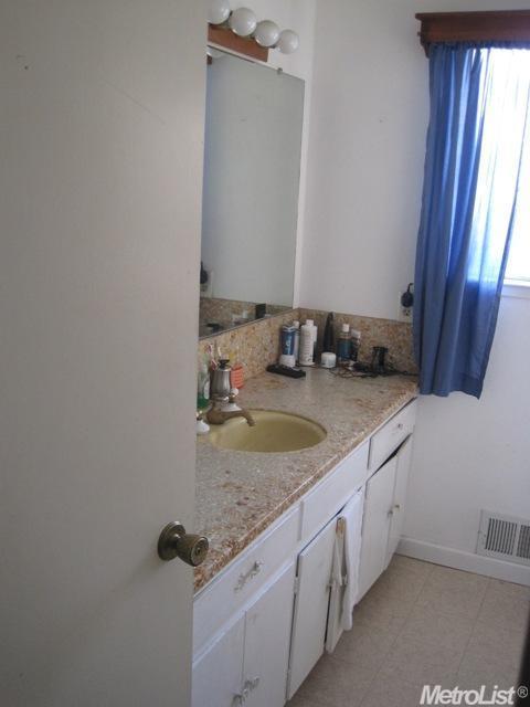 4813 Mountain View Rd, Hughson, CA 95326 photo 5