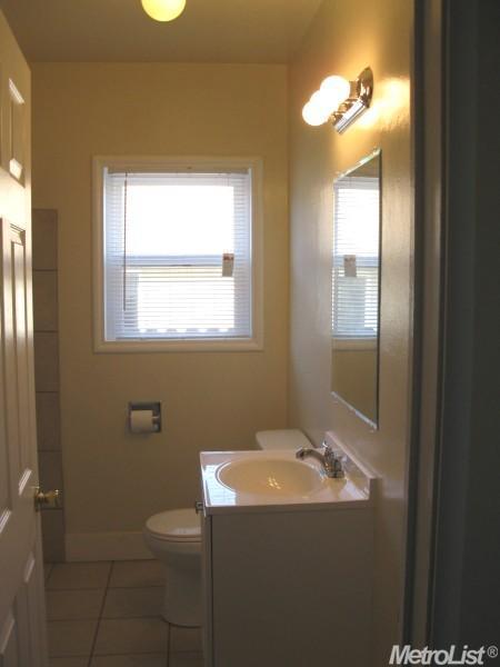 244 E Tokay St, Lodi, CA 95240 photo 8