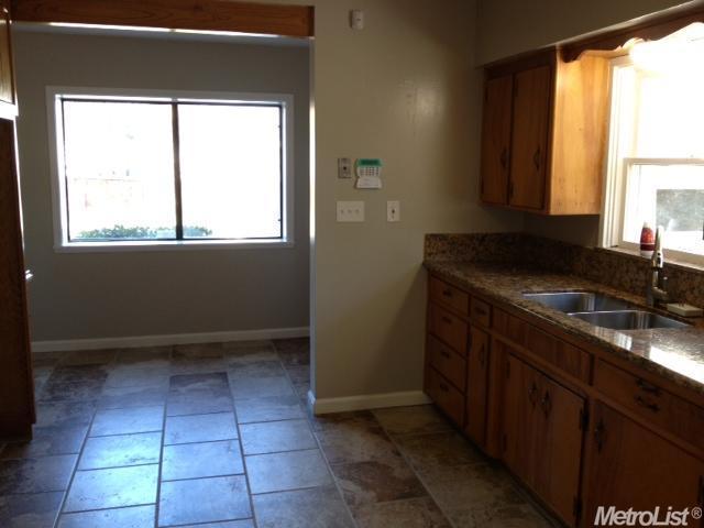 407 Palm Ave, Modesto, CA 95350 photo 4
