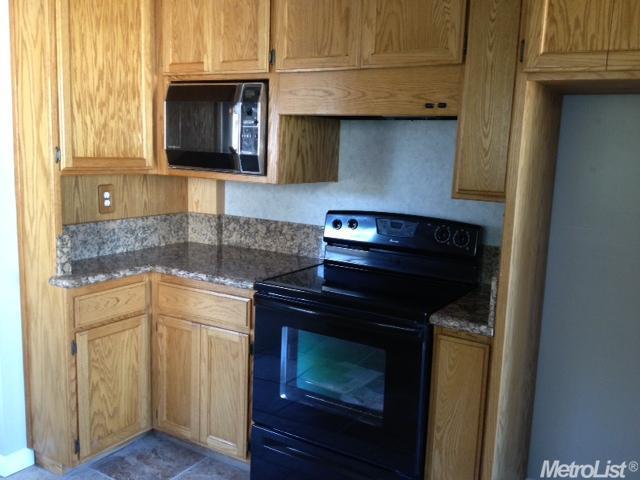 407 Palm Ave, Modesto, CA 95350 photo 2