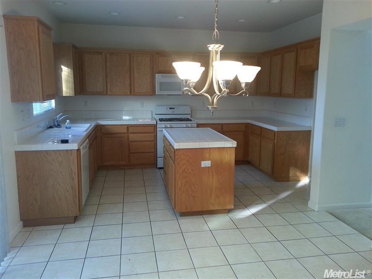 1893 Remembrance Ln, Tracy, CA 95377 photo 3