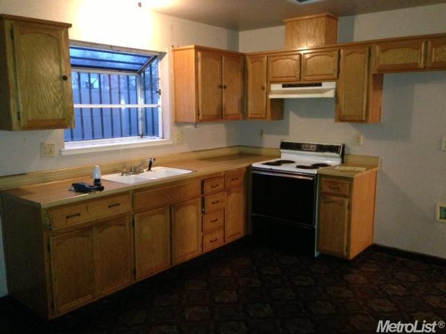 408 Laurel Ave, Modesto, CA 95351 photo 2