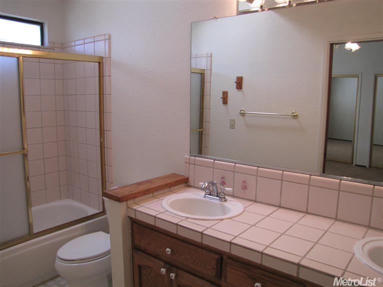 1008 Bordeaux Dr, Modesto, CA 95351 photo 16