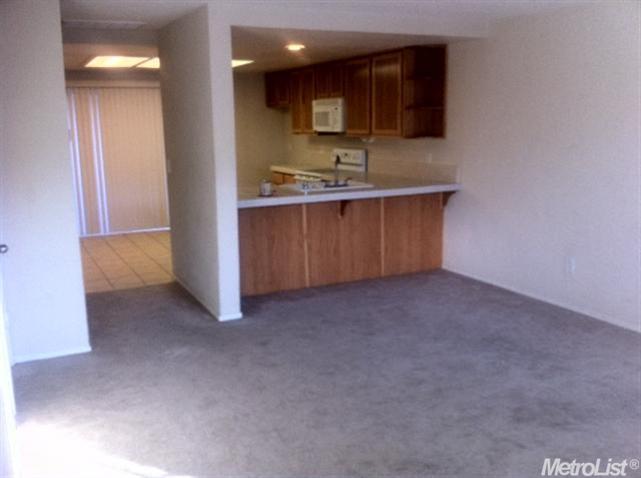 565 Lincoln Ave #e, Modesto, CA 95354 photo 2