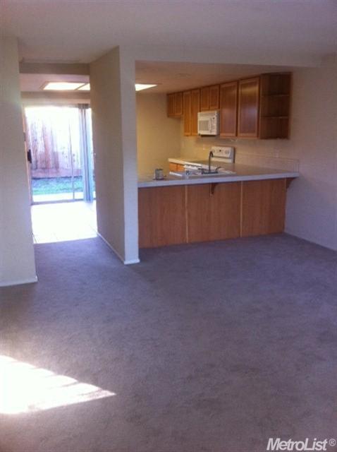 565 Lincoln Ave #e, Modesto, CA 95354 photo 3