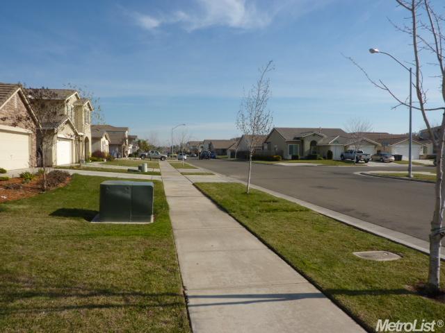 1479 Esplanade Dr, Merced, CA 95348 photo 2