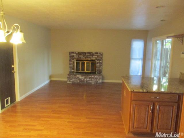 950 Pebble Way, Manteca, CA 95336 photo 2