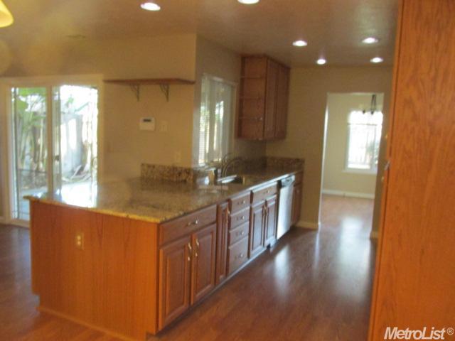 950 Pebble Way, Manteca, CA 95336 photo 4