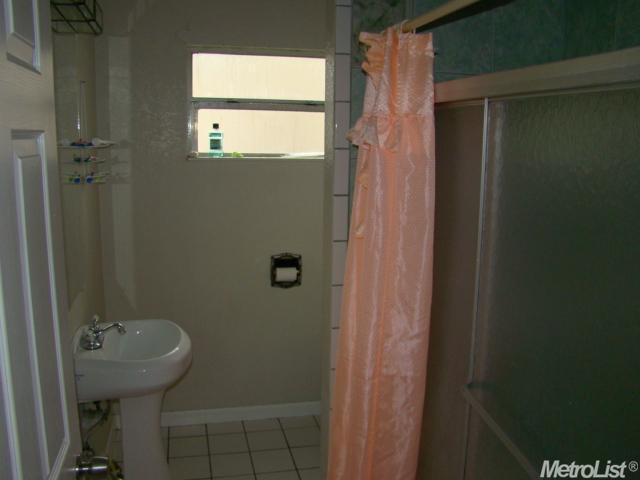 407 Leon Ave, Modesto, CA 95351 photo 3