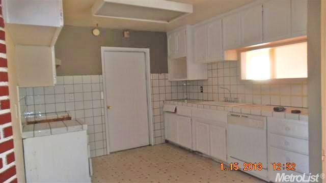 588 E Somoa Ln, Lathrop, CA 95330 photo 3