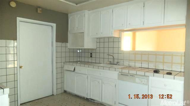 588 E Somoa Ln, Lathrop, CA 95330 photo 4