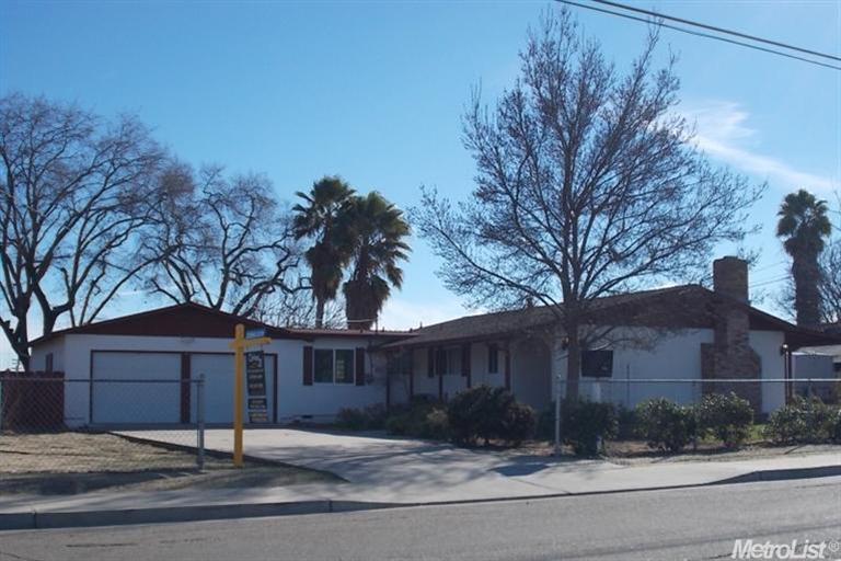 624 Herndon Rd, Modesto, CA 95351 photo 1