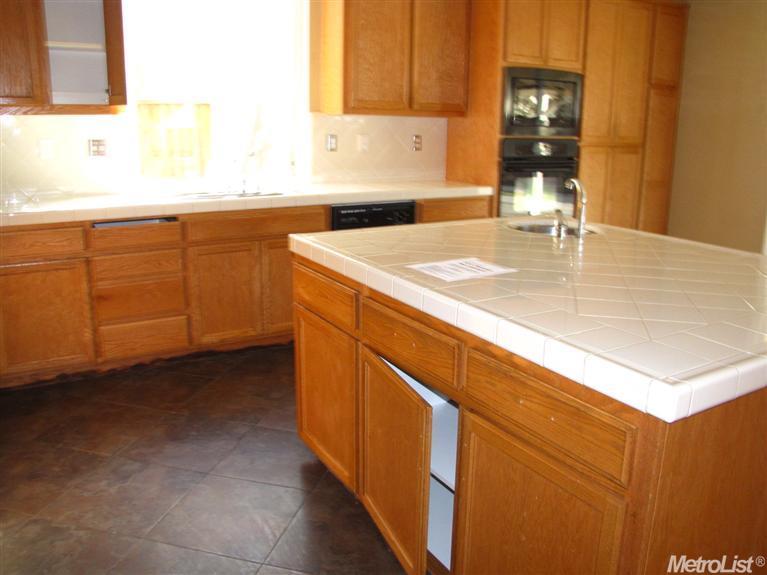 1922 Star Tulip St, Manteca, CA 95337 photo 2