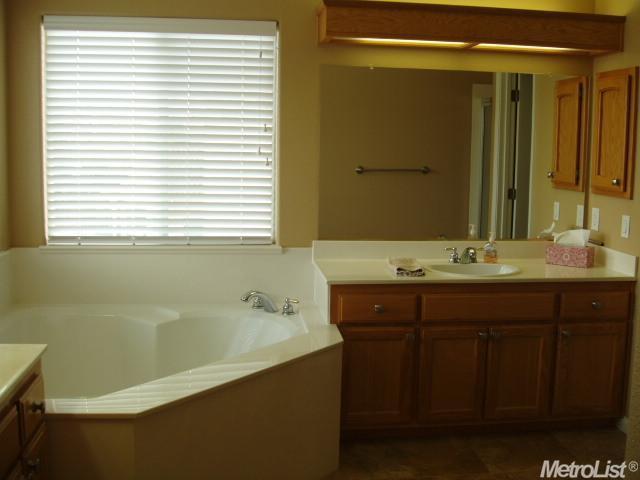 1665 Via Milano, Gustine, CA 95322 photo 6