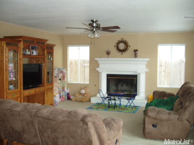 1665 Via Milano, Gustine, CA 95322 photo 3