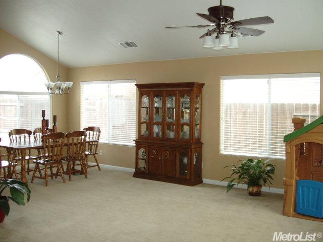 1665 Via Milano, Gustine, CA 95322 photo 2