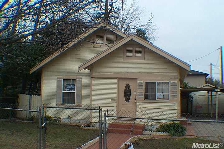 328 Flora St, Lodi, CA 95240 photo 1