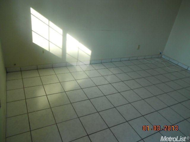 5017 Estates Dr, Modesto, CA 95357 photo 2